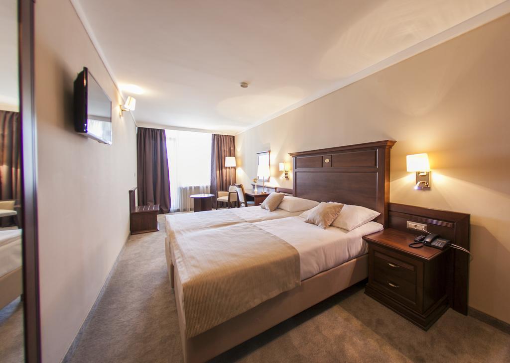 Doppelzimmer mit Balkon und Meerblick